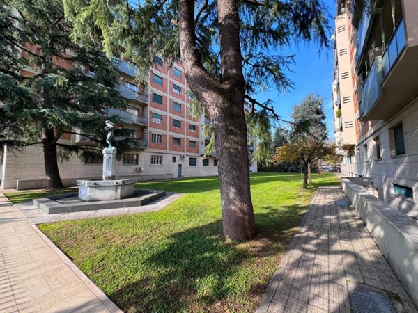 appartamento in vendita a Milano in zona Adriano