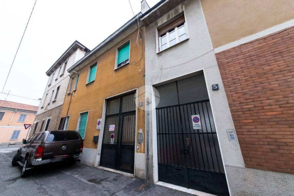 appartamento in vendita a Milano in zona Baggio