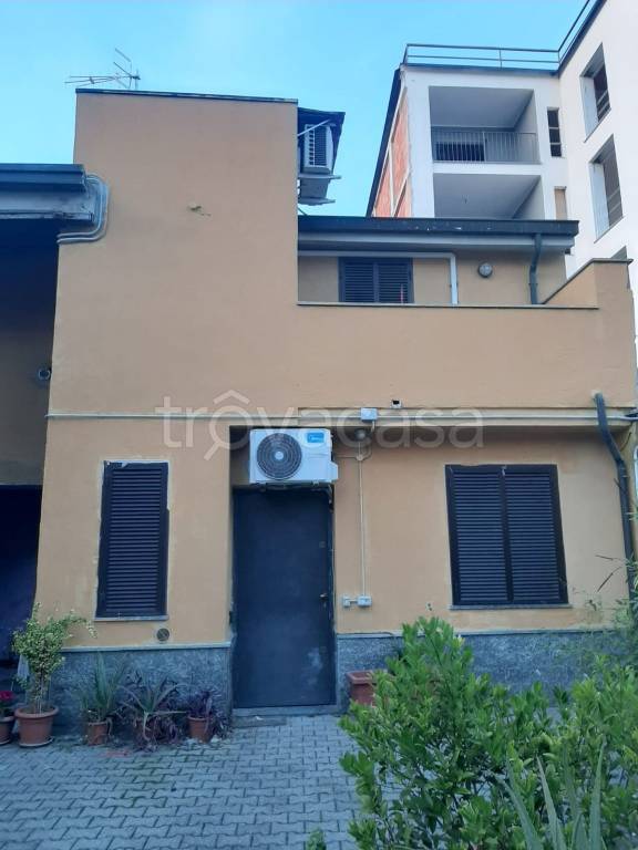 appartamento in vendita a Milano in zona Adriano