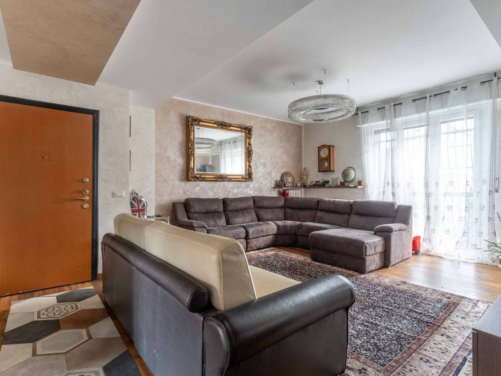 appartamento in vendita a Milano in zona Famagosta