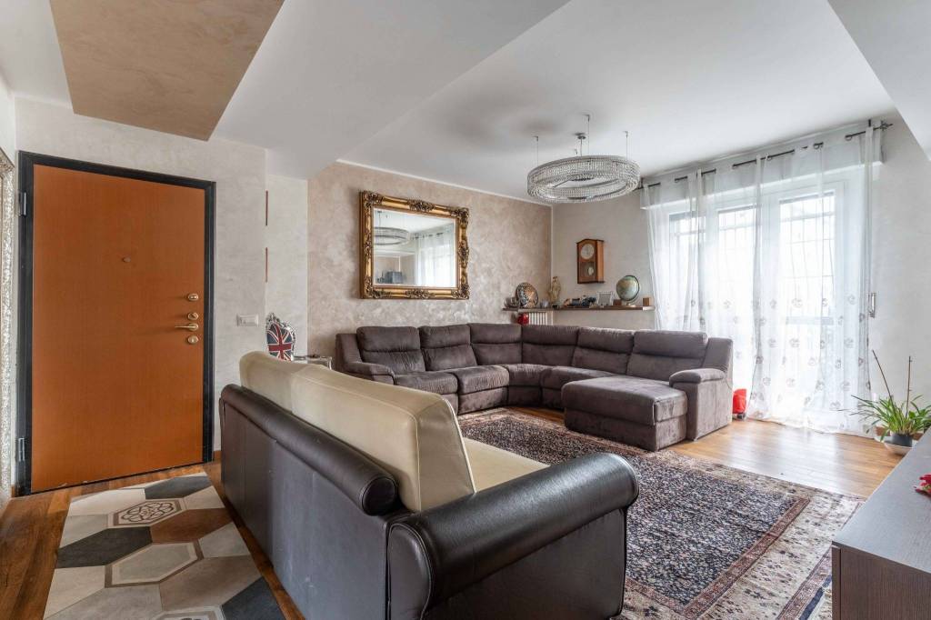 appartamento in vendita a Milano in zona Famagosta