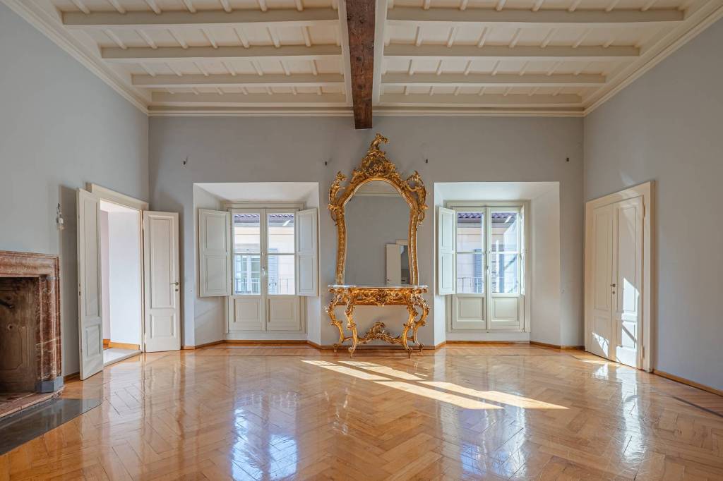 appartamento in vendita a Milano in zona Cadorna