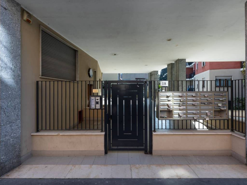 appartamento in vendita a Milano in zona Bocconi