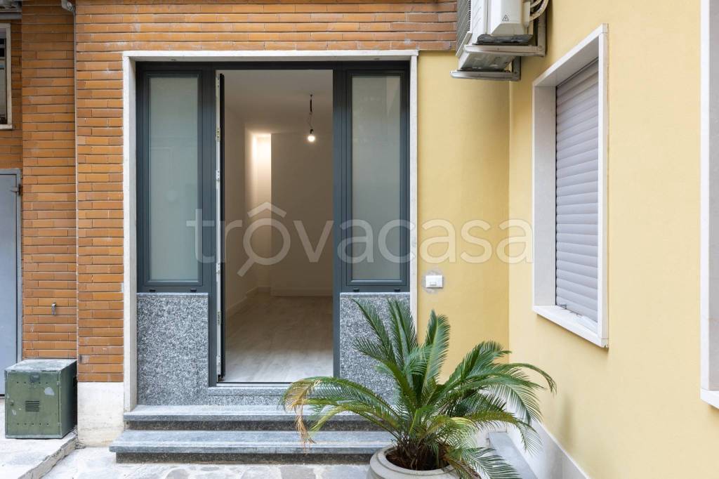 appartamento in vendita a Milano in zona Bocconi