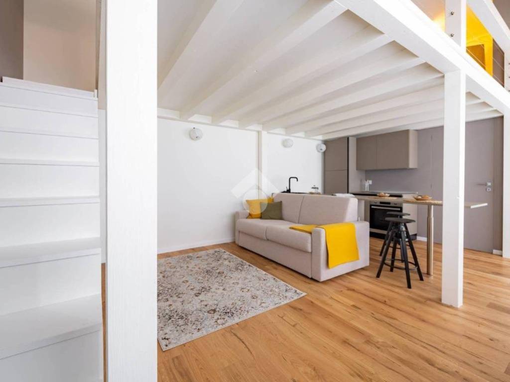 appartamento in vendita a Milano in zona Porta Genova