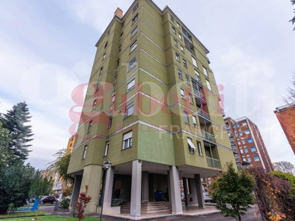 appartamento in vendita a Milano in zona Barona