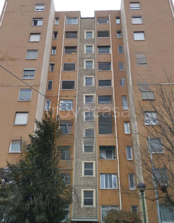 appartamento in vendita a Milano in zona Quartiere degli Olmi