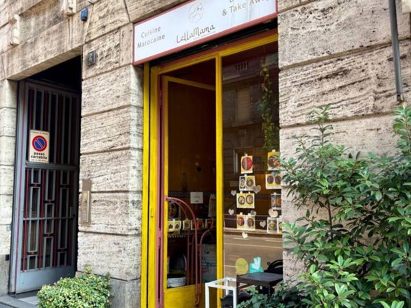 negozio in vendita a Milano in zona Guastalla