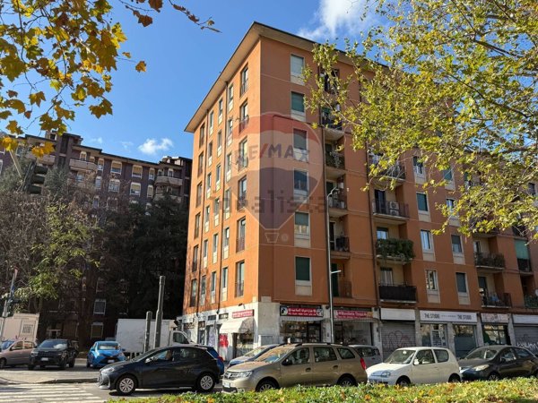 appartamento in vendita a Milano in zona Lorenteggio