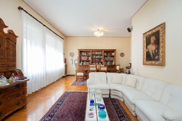 appartamento in vendita a Milano in zona Centro Direzionale