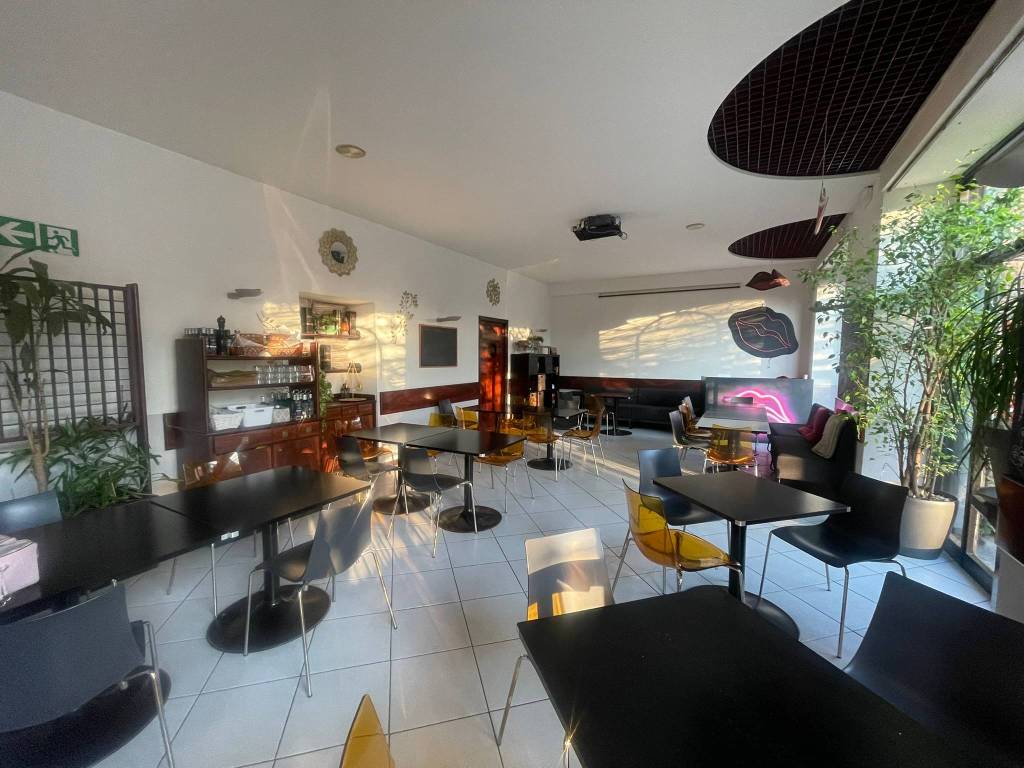 negozio in vendita a Milano in zona Ponte Lambro