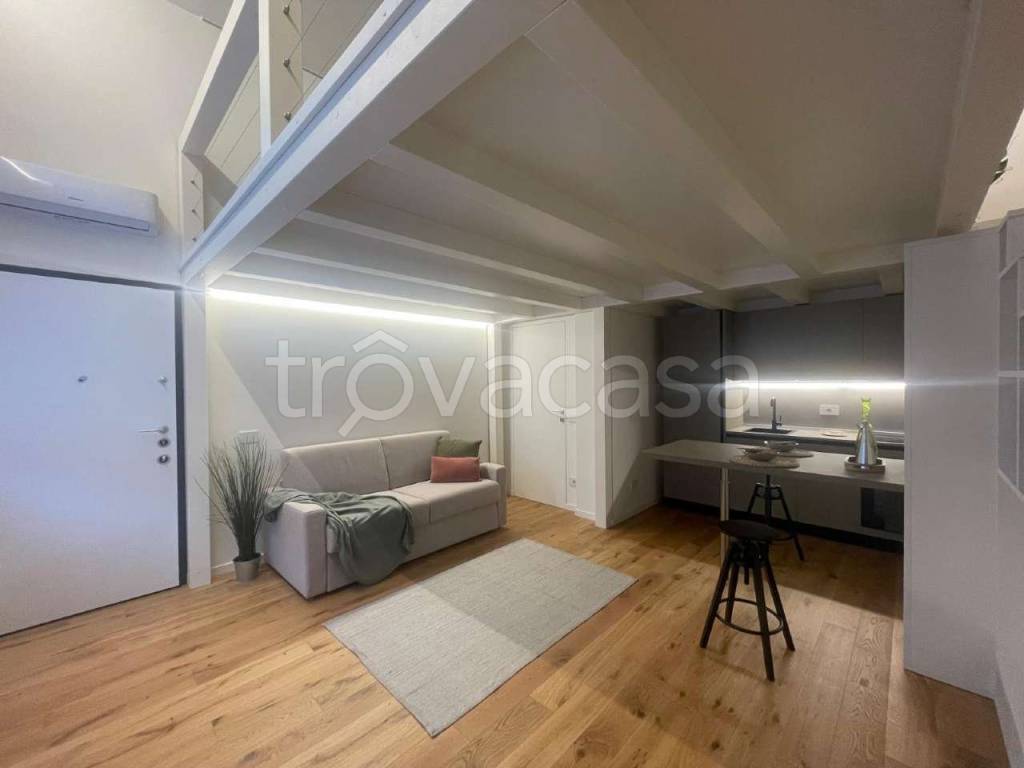 appartamento in vendita a Milano in zona Porta Genova