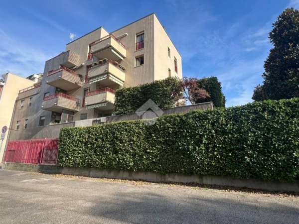 appartamento in vendita a Milano in zona Piazzale Lodi
