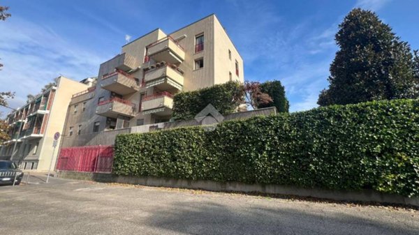 appartamento in vendita a Milano in zona Piazzale Lodi
