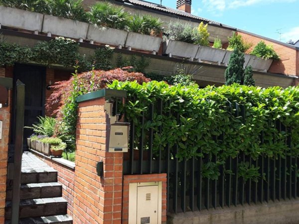 casa indipendente in vendita a Milano in zona Baggio