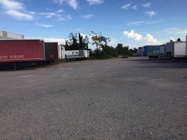 negozio in vendita a Milano in zona Garegnano