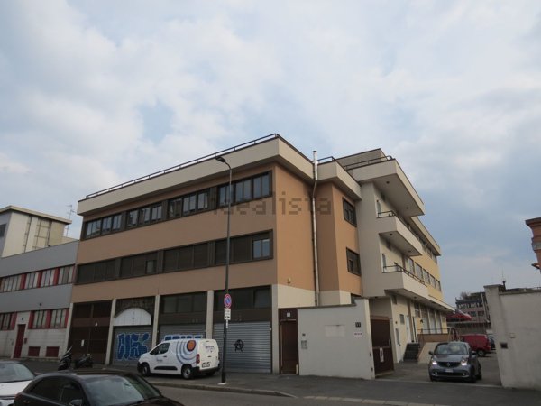 negozio in vendita a Milano in zona Affori