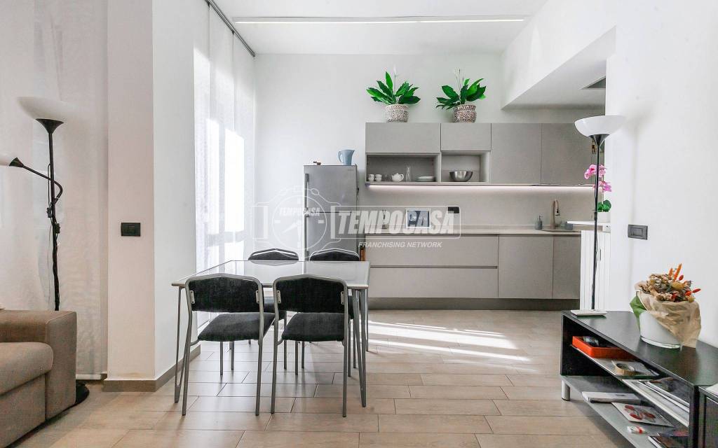 appartamento in vendita a Milano in zona Solari
