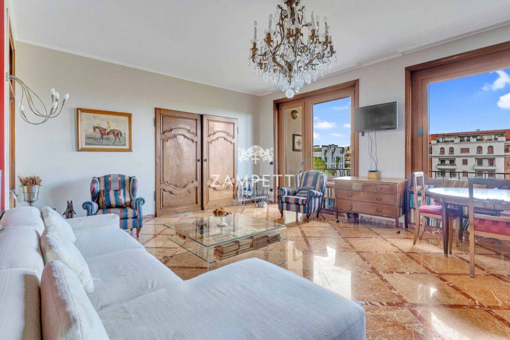 appartamento in vendita a Milano in zona Sempione