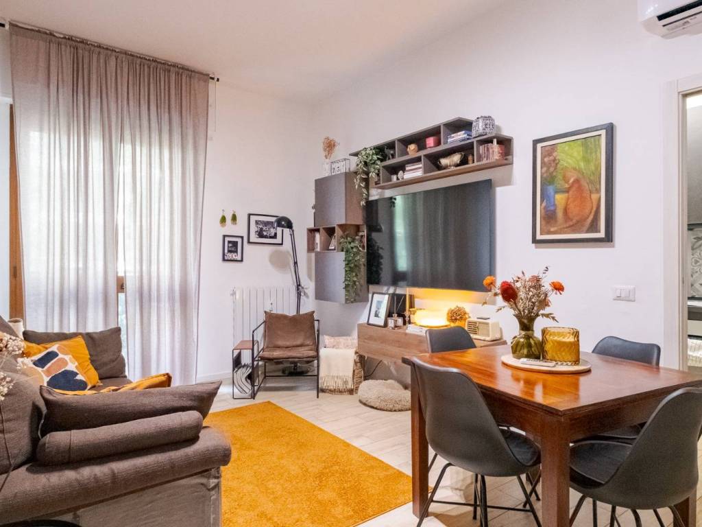 appartamento in vendita a Milano in zona Gallaratese