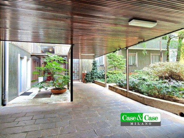 appartamento in vendita a Milano in zona Lorenteggio