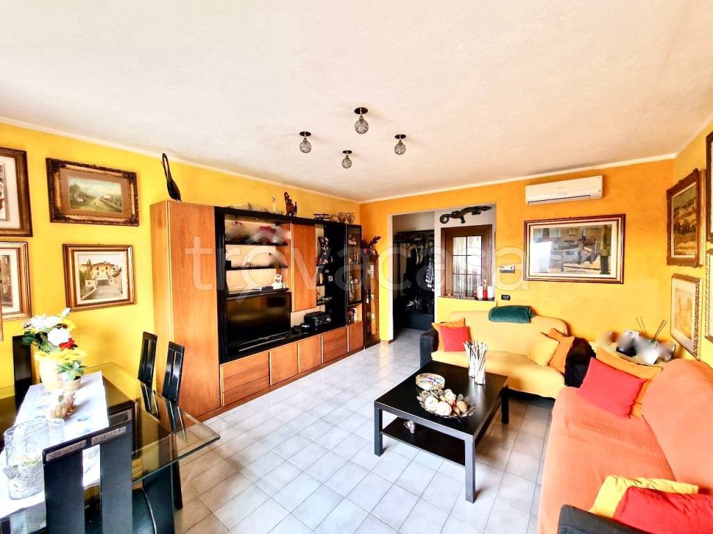 appartamento in vendita a Milano in zona Famagosta