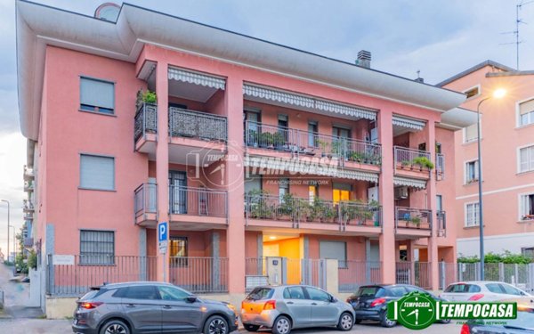 appartamento in vendita a Milano in zona Montalbino