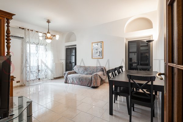 appartamento in vendita a Milano in zona Cinque Giornate