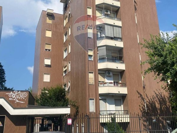 appartamento in vendita a Milano in zona Baggio