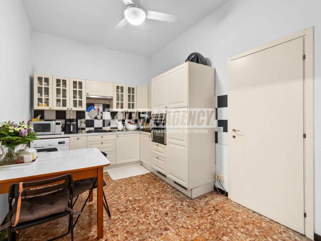 appartamento in vendita a Milano in zona Lambrate