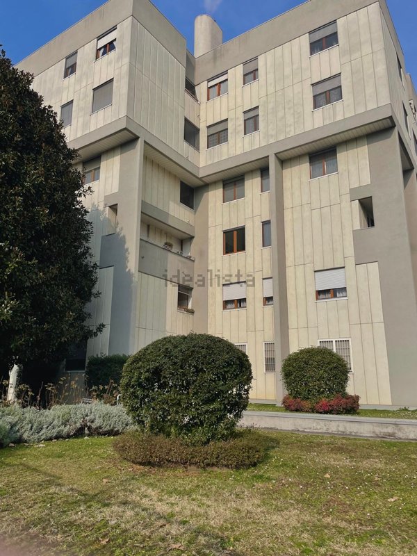 appartamento in vendita a Milano in zona Stadera