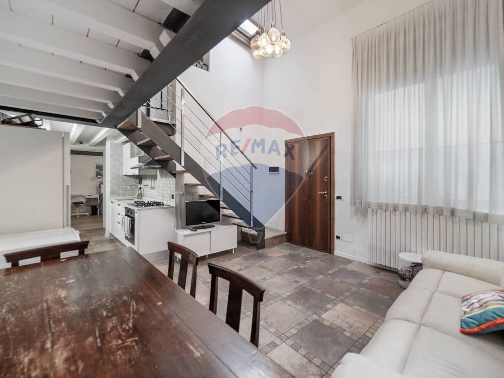 appartamento in vendita a Milano in zona Guastalla