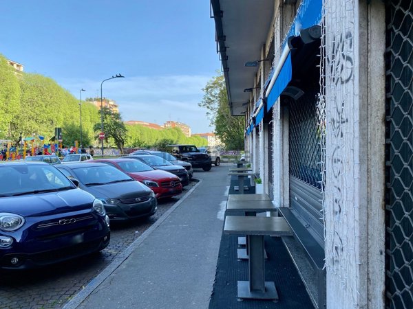 locale commerciale in vendita a Milano in zona Porta Genova