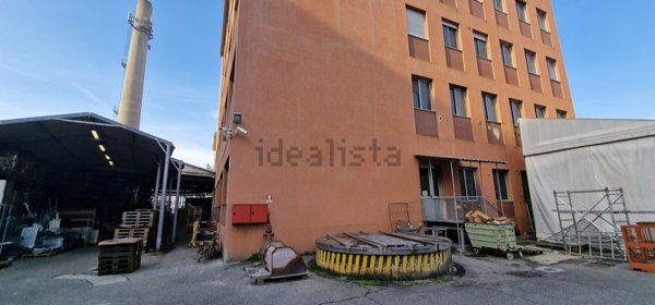 ufficio in vendita a Milano in zona Crescenzago