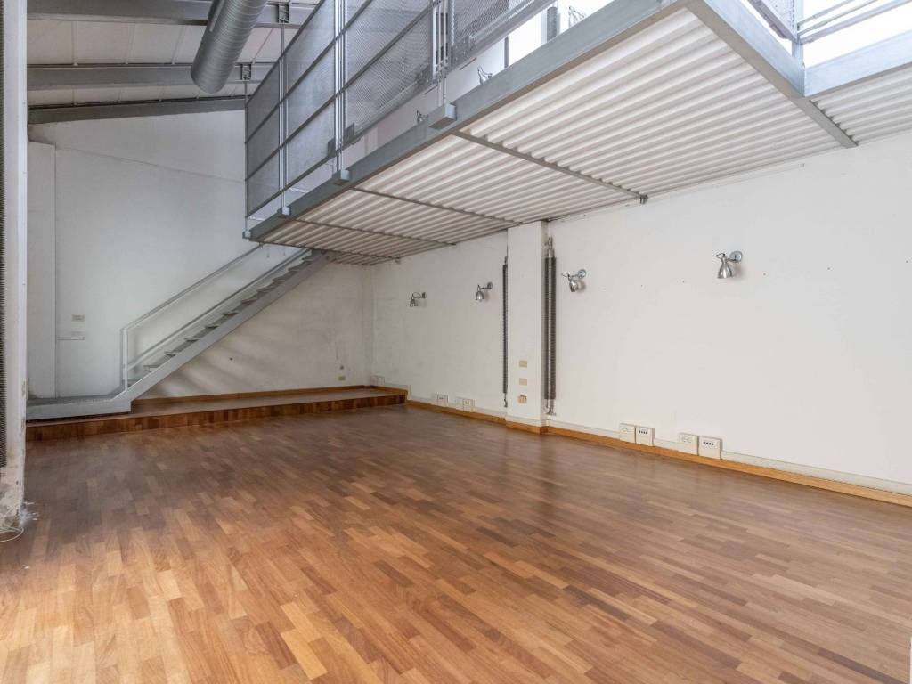 appartamento in vendita a Milano in zona Porta Genova