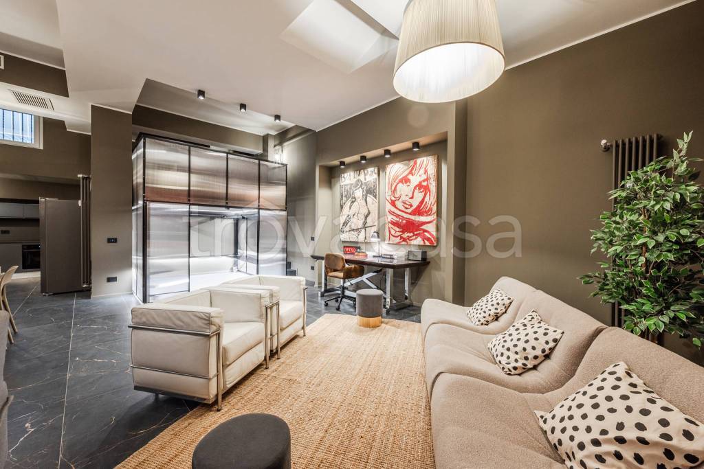 appartamento in vendita a Milano in zona Cadorna