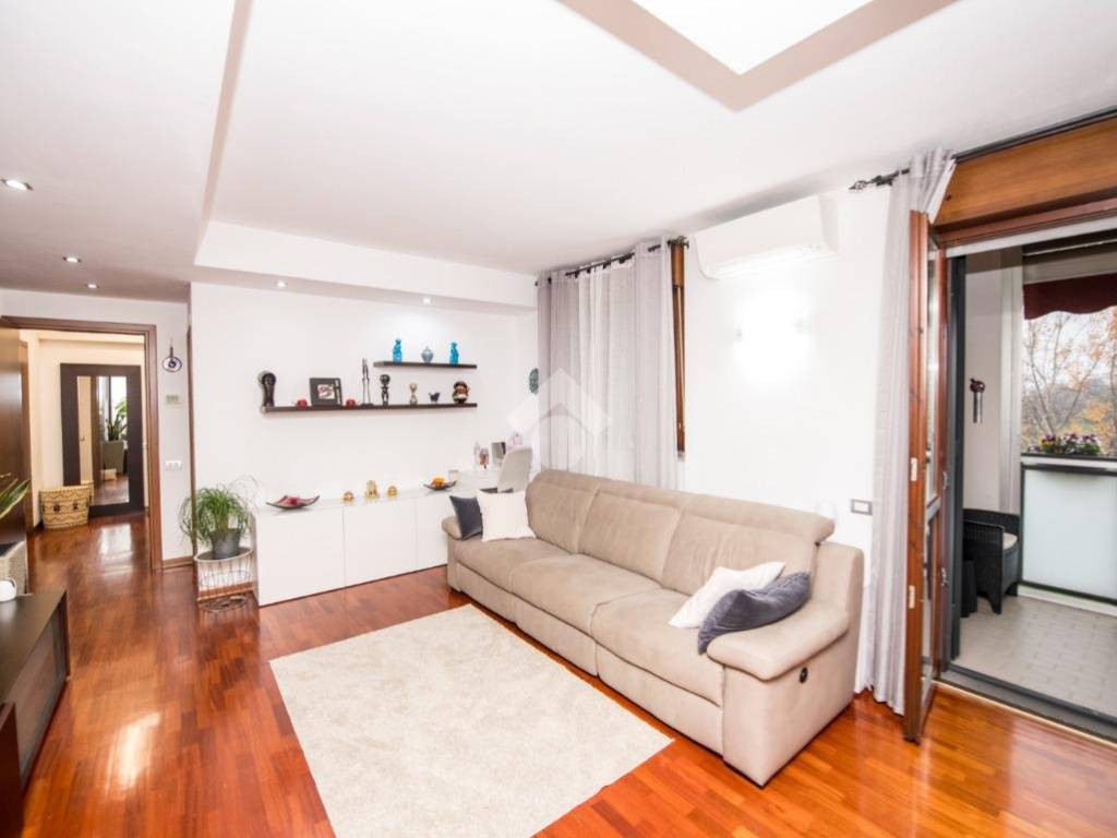 appartamento in vendita a Milano in zona Baggio