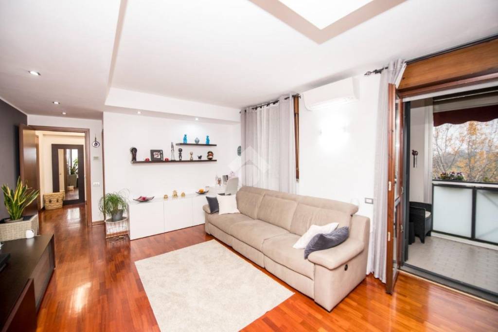 appartamento in vendita a Milano in zona Baggio