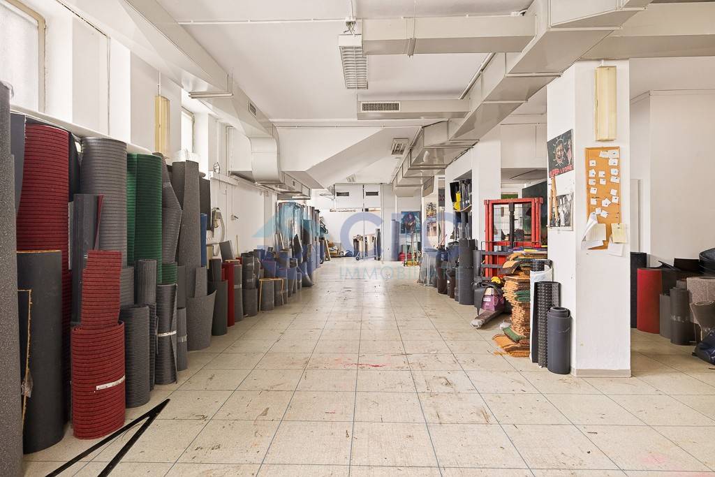 negozio in vendita a Milano in zona Crescenzago