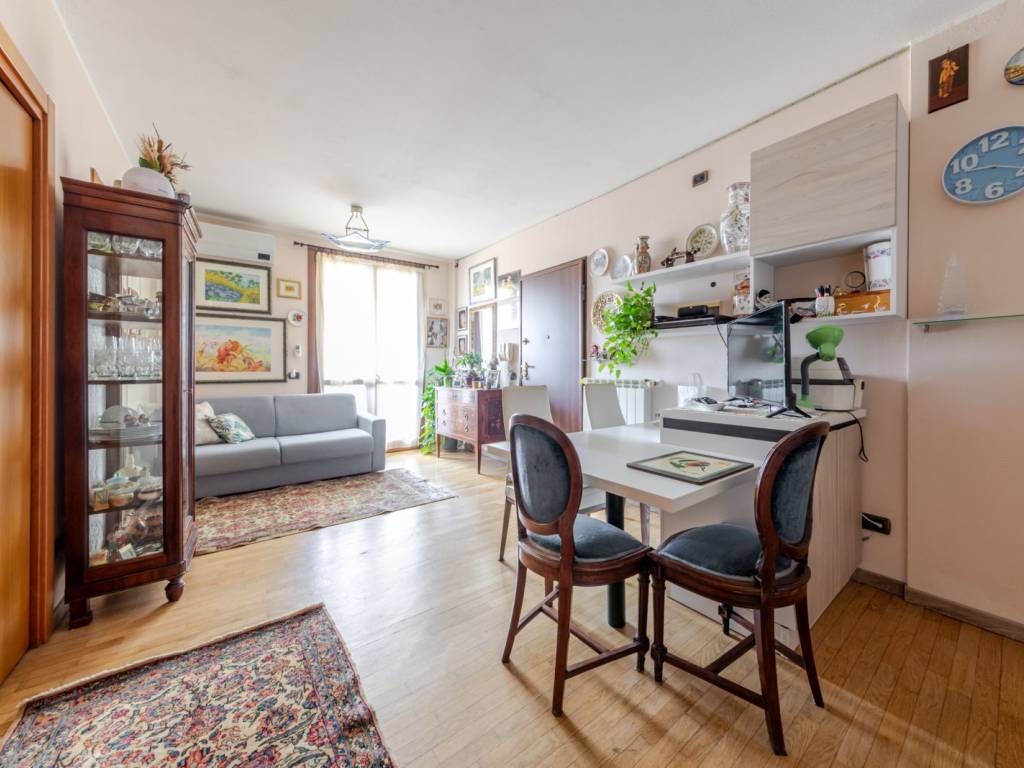 appartamento in vendita a Milano in zona Adriano