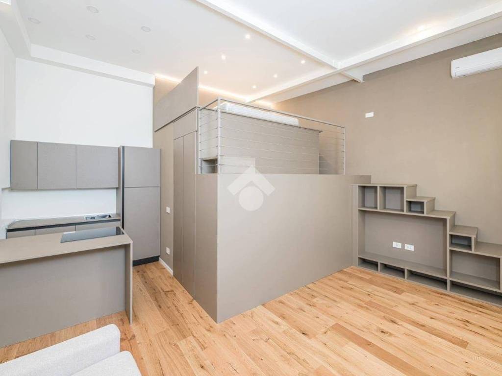 appartamento in vendita a Milano in zona Bocconi