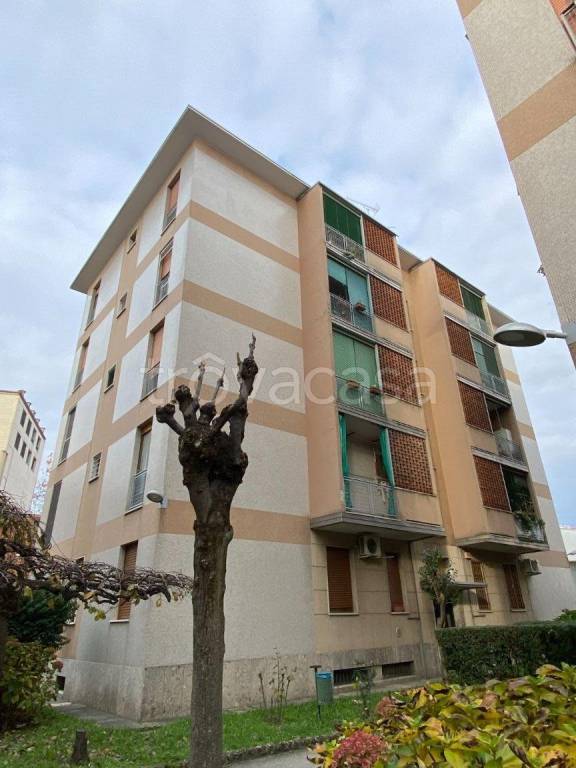 appartamento in vendita a Milano in zona Bruzzano