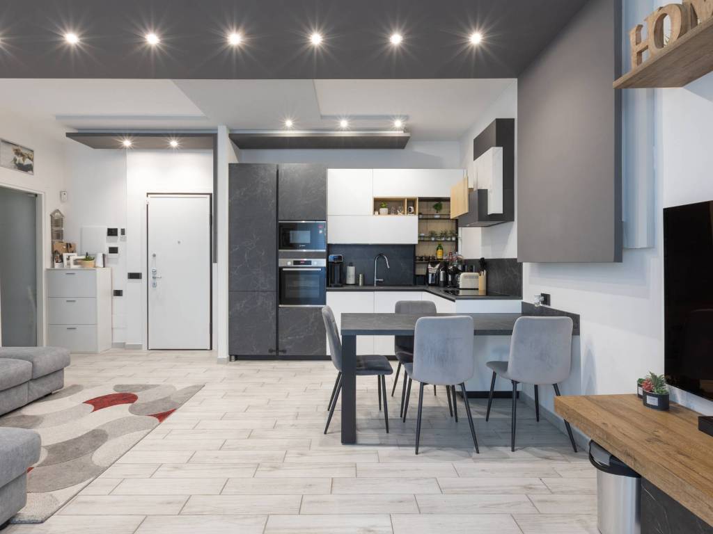 appartamento in vendita a Milano in zona Forze Armate