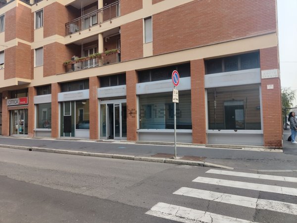 ufficio in vendita a Milano in zona Rogoredo