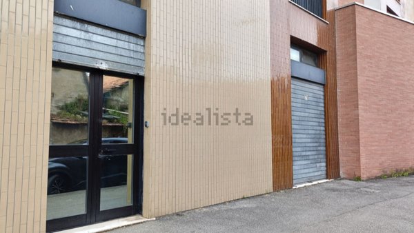 negozio in vendita a Milano in zona Gratosoglio