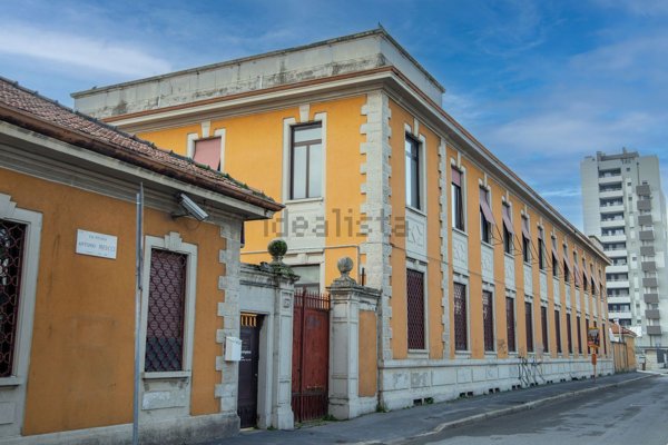 ufficio in vendita a Milano in zona Crescenzago