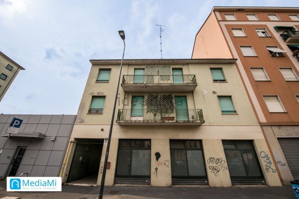 intera palazzina in vendita a Milano in zona San Siro
