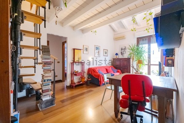 appartamento in vendita a Milano in zona Porta Genova