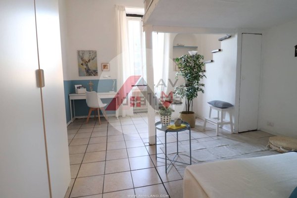 appartamento in vendita a Milano in zona Lorenteggio