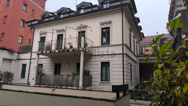 ufficio in vendita a Milano in zona Isola